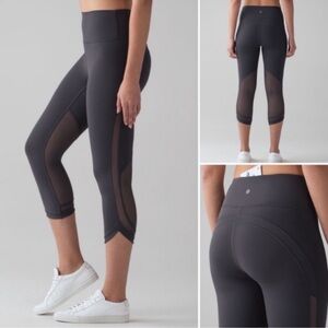 Lululemon Revitalize 21” Crop Mesh Paneled Legging